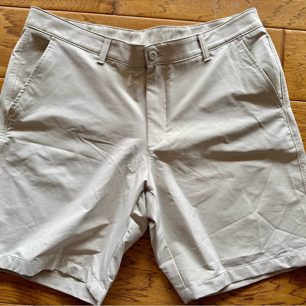 Under Armour Golf Performance Shorts Mens Size 40 Beige 9” Inseam Casual Active